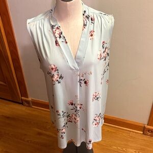 Chic Floral V-Neck Blouse - Soft Blue